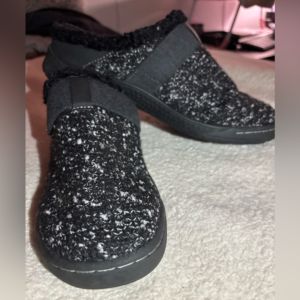 Women's Black and Gray Slippers